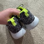 Nike  Roshe Run Gray Camo w/ Neon Green Sneakers Women's Size 7.5 Running Shoes Photo 3