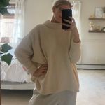 Jessica Simpson Sweater Photo 0