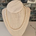 Vintage Faux Pearl Short necklace barrel clasp gold tone metal White Photo 0