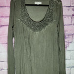 Knox Rose  SAGE GREEN FLOWY BOHO CROCHET DETAILED NECKLINE SHARKBITE HEM BLOUSE M Photo 0