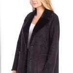 Karen Kane  black faux fur and vegan suede black jacket, Pockets. Size Medium. Photo 3