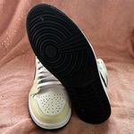 Nike Air Jordan 1 Mid Photo 3