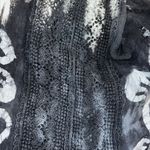 Shoreline  Women's black and White Tie-Dye Top Photo 14