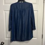 Intro. Women’s denim/Chambrey blouse with a V Photo 5