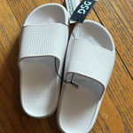 DSG Shoes Sandals Slides Womens Size 6 White Foam Pool Shower Slip On Comfort Photo 0