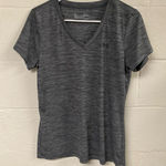 Under Armour  Loose Heatgear Women's Grey V-Neck Top Size Medium Photo 0