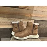 Eddie Bauer  Ladies Warm Lined Cushioned Footbed Siren Winter Boot Tan Size 8 Photo 1