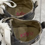 Sugar Women’s washed Olive canvas Camo Sneakers size 6 Green Photo 4