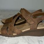 Baretraps Women’s  Sandals 9.5 Brown Wedge Photo 2