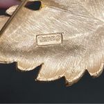 Trifari Vintage Signed Brushed Gold Tone Maple Leaf Brooch 24g. Photo 9