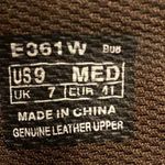 Aetrex  customizes comfort shoes left shoe is size 8.5W and right shoe is size 9 Photo 13