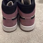 Jordan Women’s Air  1 Mid Photo 1