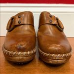 Frye  Women’s Charlotte Ring Brown Distressed Heeled Clogs Mule Shoes Size 5.5 Photo 2