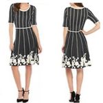 Gabby Skye NWT Knit Gray & White dress with flows at the bottom hem size large Photo 2