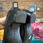 Clarks Black Leather Loafers with Classic Design Photo 3