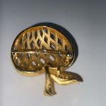 Trifari Vintage  Gold tone Striped basket weave Apple Brooch pin golden apple Photo 5