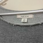 Adam Levine  Gray Crop Top Tee Size XS Athletic Casual Athleisure Photo 1