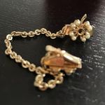 Vintage Unsigned gold tone and floral sweater clip Photo 1