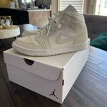 Nike Air Jordan 1 Mid Photo 0