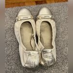 Tahari  Women’s Cream Leather Gold Accent Cap Toe Scrunched Veronica Flats 7.5 Photo 2