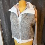 Vanity White/grey Reversible Vest large White Photo 0