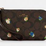 Coach Wristlet Floral Photo 0