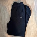 Alo Yoga NWOT alo accolade sweatpants black medium Photo 2