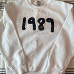 taylor swift crewneck White Photo 0