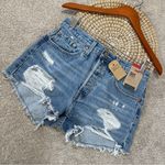 Levi's NWT Levi’s Women’s 501 Original Fit High Rise Jean Short 2.5” in Med Wash 28 Photo 2