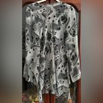 Hot Kiss  Beautiful Blouse with black inside lining Photo 4