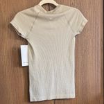 Lululemon  Swiftly Tech Short-Sleeve Shirt 2.0 Hip Length *Textured Knit Sz2 Photo 6