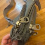 Baggallini  Gunmetal Gray purse ~10x8 Exterior pockets Medium Size Adjustable Photo 3