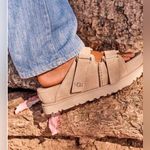 UGG  Goldenstar Hi Slide Platform Sandal Sand (Women's) size 11 Photo 3