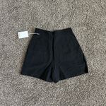 & Other Stories & Other Stories Tailored Shorts in black, size 2 Photo 5