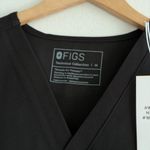 FIGS Women's Catarina One Pocket Scrub Top in Black, Size Medium Photo 6