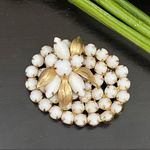 Vintage Unsigned White Milk Glass Oval Flower top Brooch Photo 2