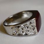 Source Unknown Avant Garde Deep Burgandy Smooth Stone Inlay Etched Silver Tone Metal Sz 10 Ring Photo 2