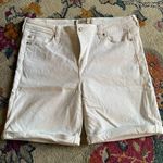 Liverpool  jeans company the walking short size 10/30 10 in rise 7 inseam White Photo 0