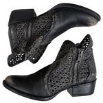 Circle G EUC  Laser Cut Leather Cut Ankle Boots Size 10 Photo 2