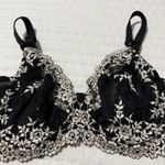 Wacoal  34DD Embrace Lace Black & White Floral Bra Underwire Unlined 65191 Photo 2