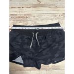 Vuori  Clementine 2.5" Shorts Women's Size Large Black Gray Camo Running Active Photo 5