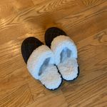 Victoria's Secret Slippers Photo 2