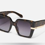 Quay Australia Notorious Square Sunglasses Photo 3
