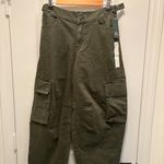 Wild Fable Wide Leg Tapered at Ankle Cargo Pants Green Size Small NWT Photo 2