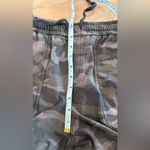 Athleta  camo Farallon jogger green size 8 Photo 8