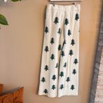 Cupcakes & Cashmere Textured Fabric in White and Green Size L Photo 1