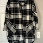 Evereve  Plaid Black White Fleece Shacket Long Coat Fall Autumn Photo 0