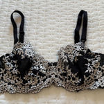 Wacoal  34B Embrace Lace Black & White Floral Bra Underwire Unlined 65191 Photo 0