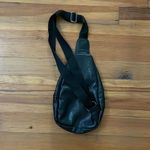 Senyunuo Black Faux Leather Sling Bag Backpack Travel Unisex Photo 3