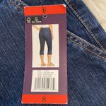 Gloria Vanderbilt  Capri Jeans size 8 brand new inseam 20” waist 32” Photo 8